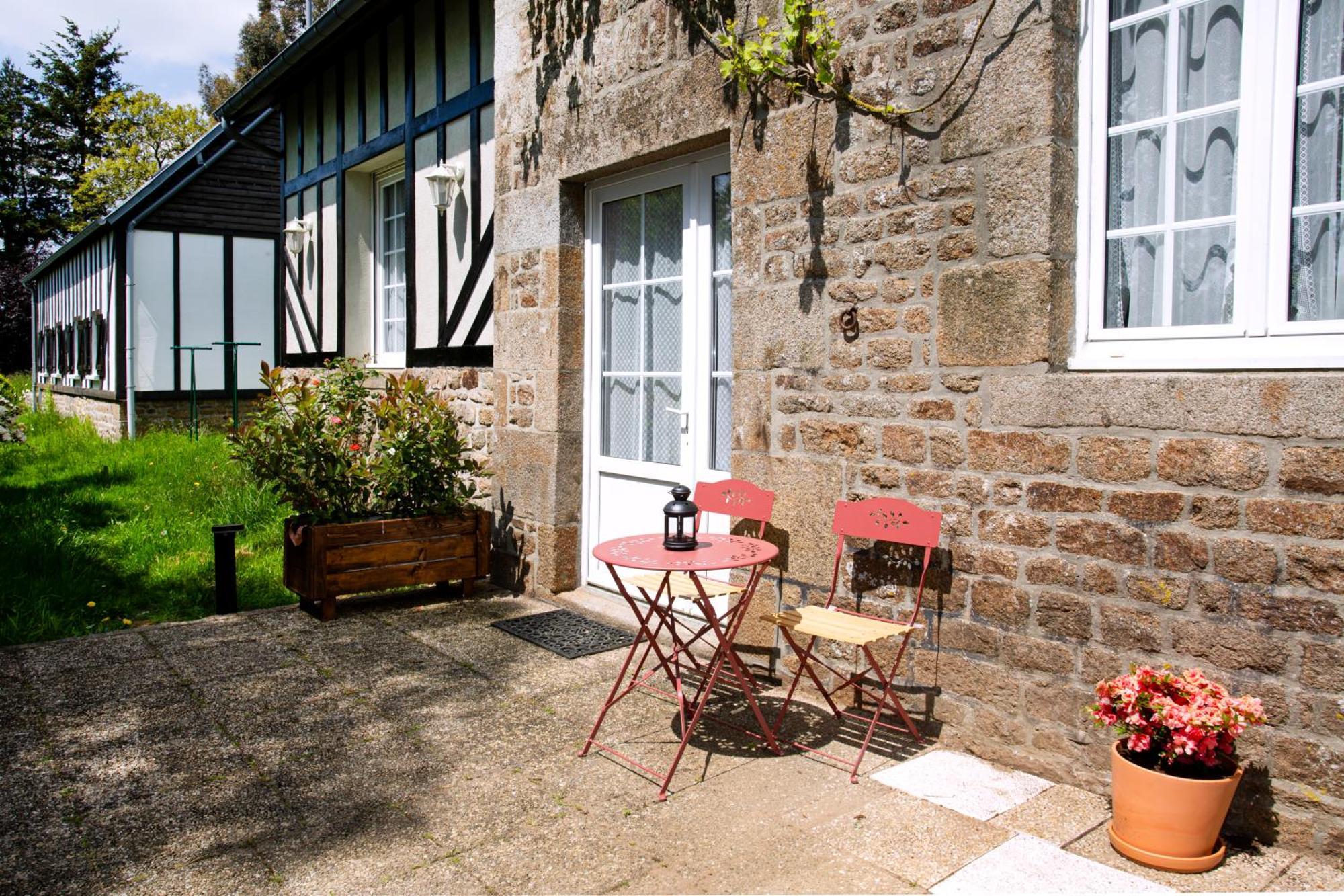 La Mancelliere De Montjoie Chambres D'Hotes Et Gites Saint-Michel-de-Montjoie Extérieur photo